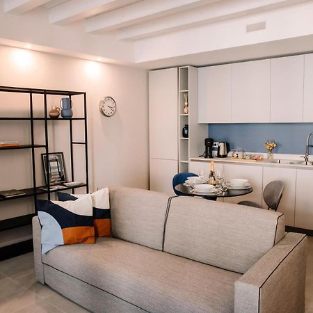 Elegant Beige Apartment - 5 Minutes From The Lake Como Eksteriør bilde
