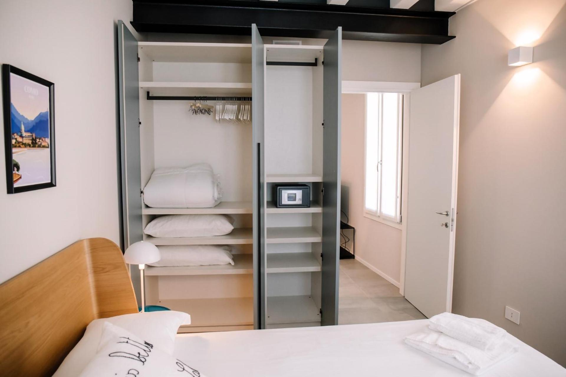 Elegant Beige Apartment - 5 Minutes From The Lake Como Eksteriør bilde