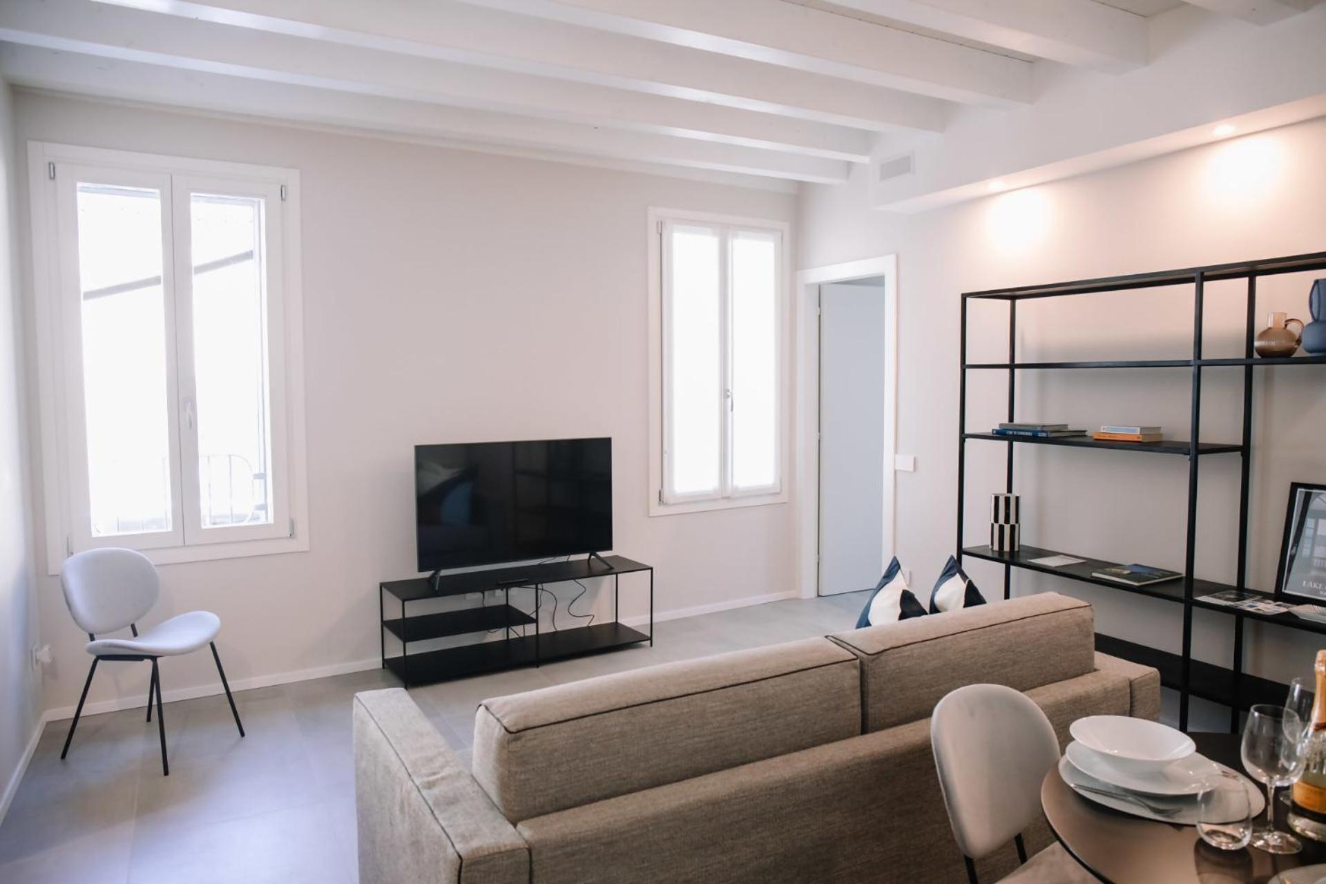 Elegant Beige Apartment - 5 Minutes From The Lake Como Eksteriør bilde